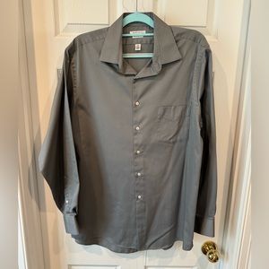 Van Heusen Long Sleeve Dress Shirt